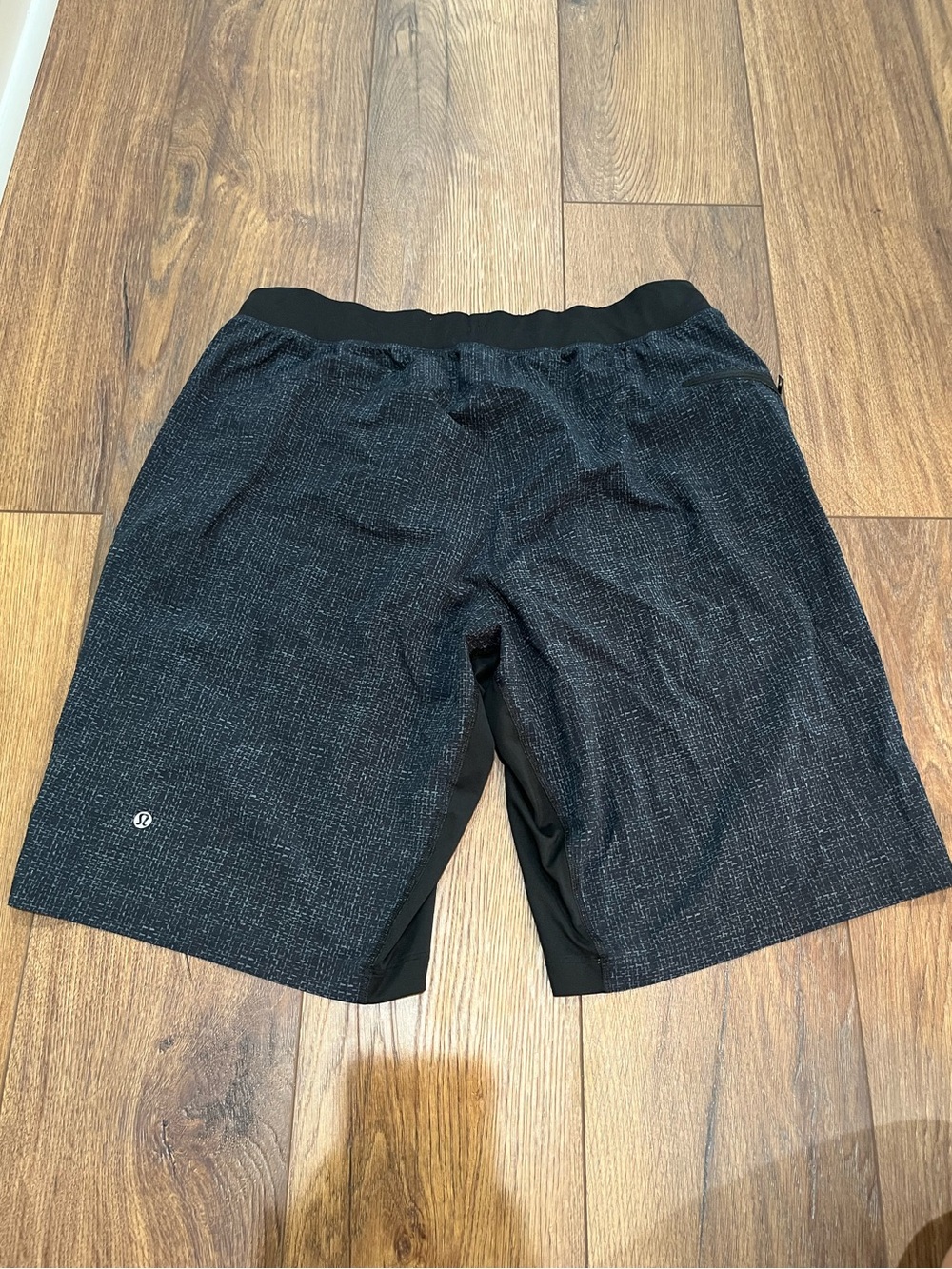 Lululemon THE Short 11" Linerless Mens  Heathered Grey Black Athletic Sz. Large